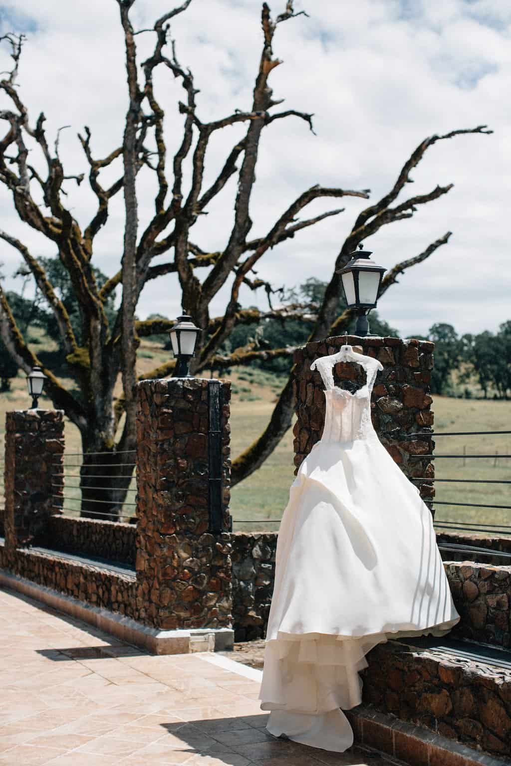 Ultra Romantic Oregon Wine Country Wedding | Taylor'd Events Group | Bethany Small Photography 