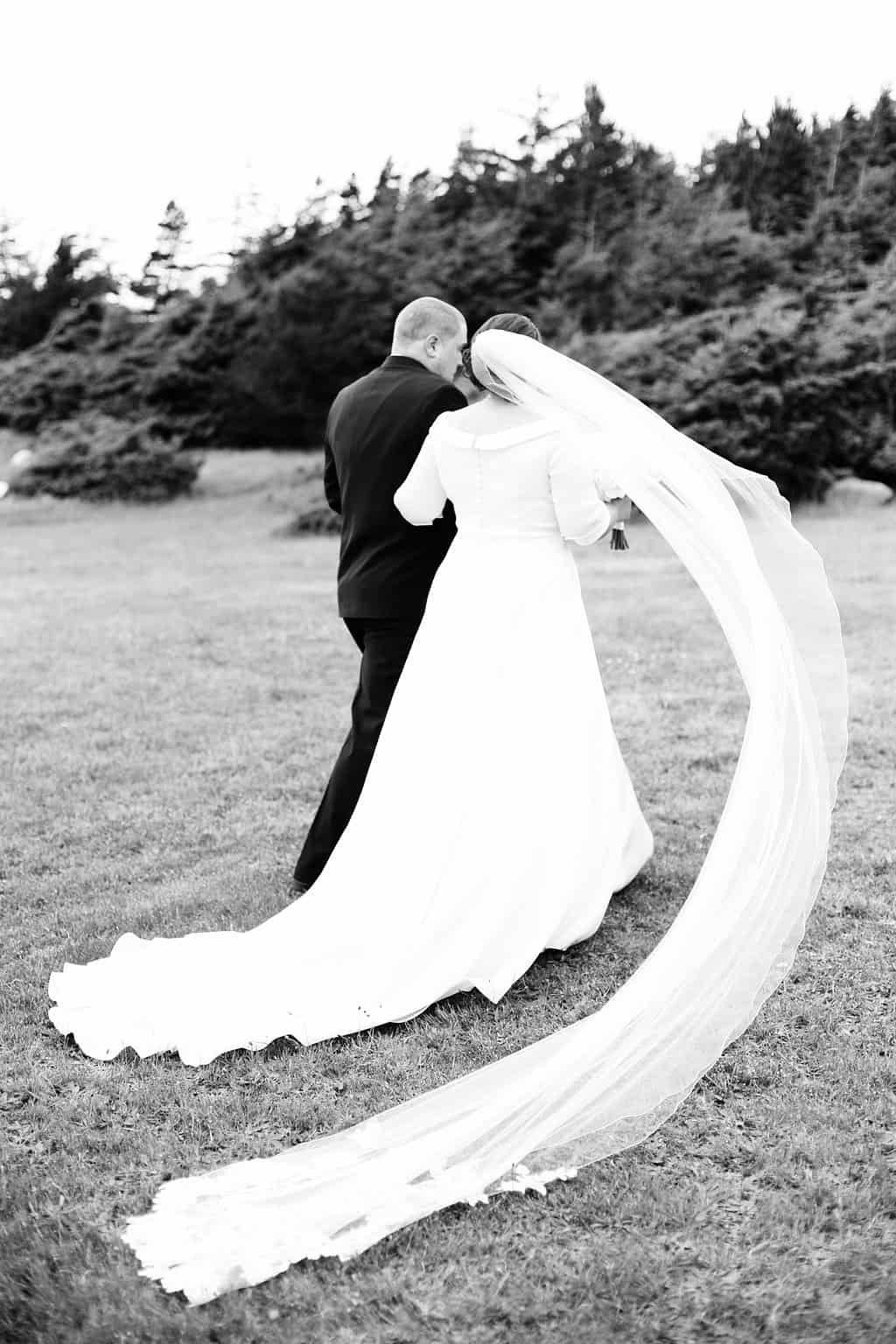 Outdoor Lopez Island wedding from Taylor'd Events Group | Belathee Photography 